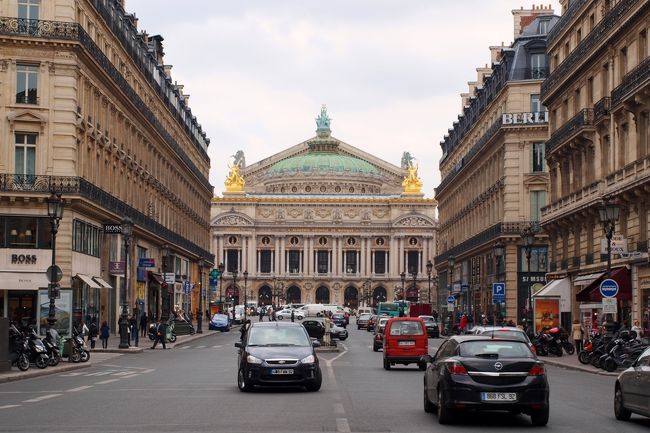 この近くで母の大学時代のお友達とお茶をする約束です。