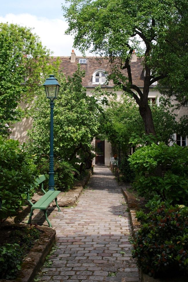 モンマルトル博物館の中庭