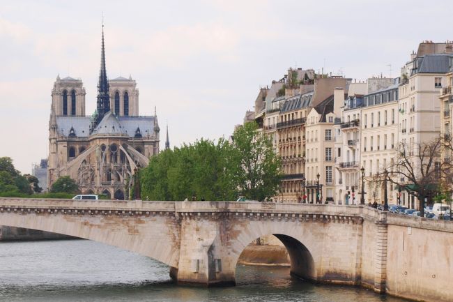 食後も散歩。サン・ルイ島に到着。