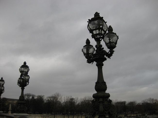 アレクサンドル3世橋を通り…