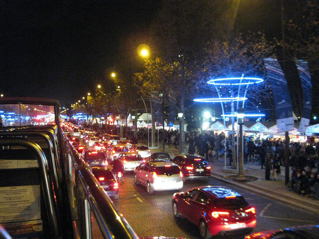 カールージュに乗ってパリ市内を周り。