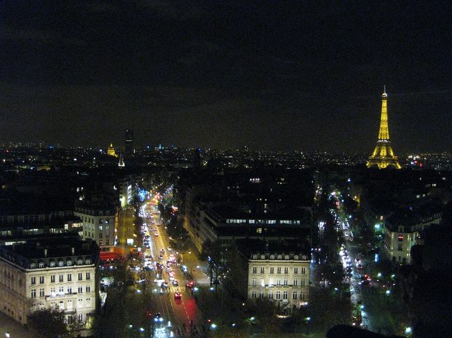 最後はエトワール凱旋門にのぼりました。<br />この日もハードな1日でした…。