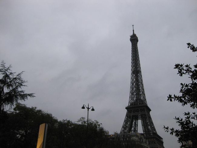 この日の出発は8:45。<br />お天気はどんより。