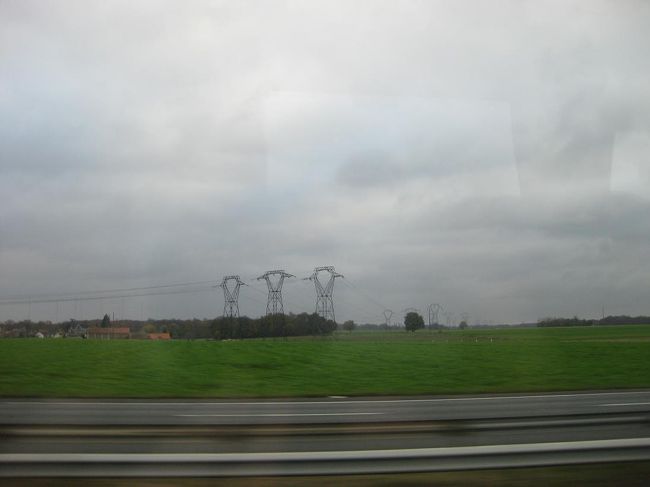 バスの車窓から見えた鉄塔が、ロボットのようで気になる…。