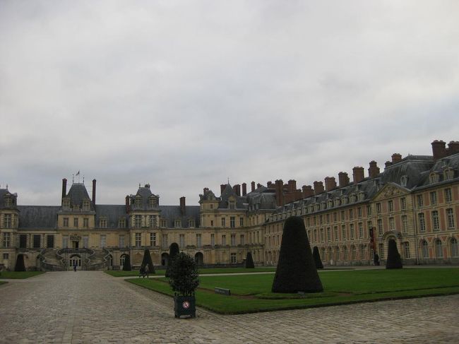 白馬の中庭に入ります。