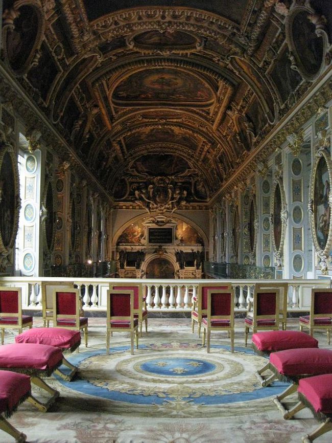 三位一体礼拝堂の階上席。<br />国王と王妃はここでミサに参加したそうです。