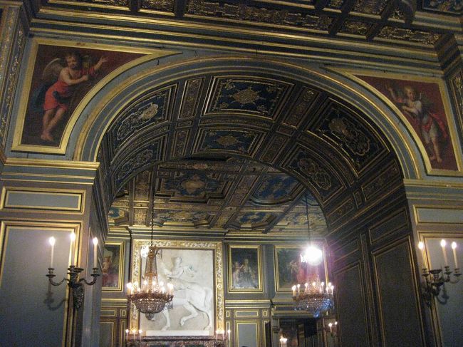 聖王ルイの間。