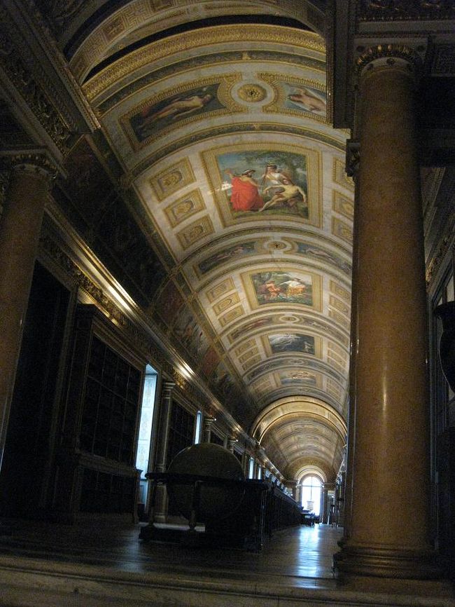 ディアナの回廊。<br />ナポレオン3世が図書室に改造したそうです。