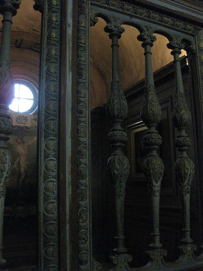 両脇にはこんな小部屋？がずらりと。