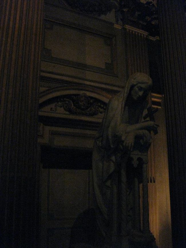 暗くてなんだか怖いです…。