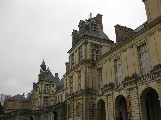 ショップを経由して外に出ました。<br />また絵葉書を購入。