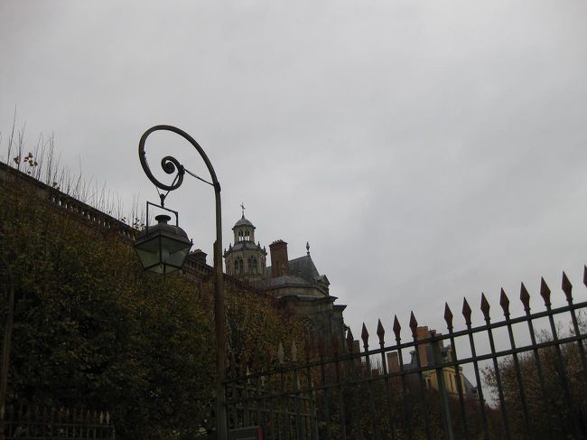 あまりに広いので、今回はほんのちょっとだけ、角っこに触れたくらいで退散。