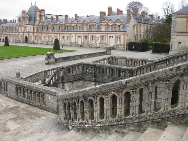 反対側からおります。