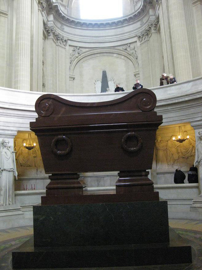 すぐ近くに、ナポレオンの棺。