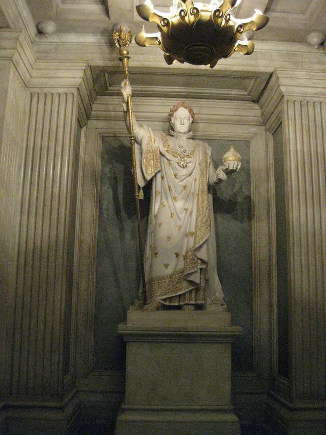 ナポレオンの像もありました。<br />というより、この教会のあちこちにナポレオン関係のものが。