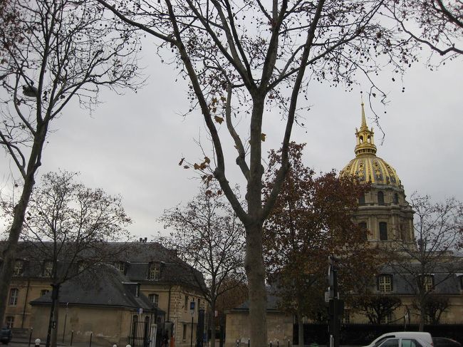 見学時間約20分で出てきました。<br />ドーム教会側の出口から出て、隣のロダン美術館へ向かいます。