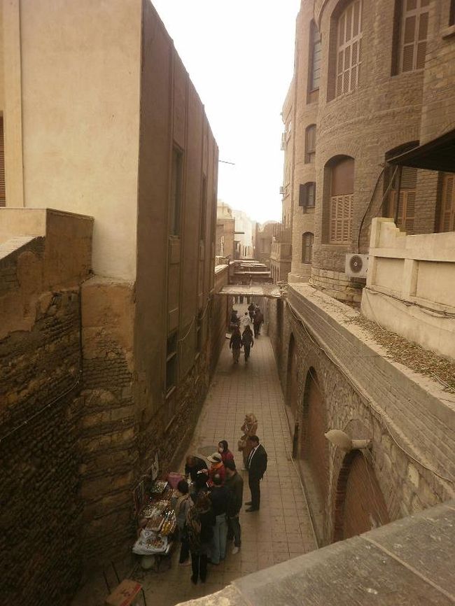 オールドカイロ<br />キリストが暫らく　身を潜めていた場所<br />時代は違うが　キリストと同じ場所に立っていると考えたら<br />宗教観は無いが　なんとなく　歴史を感じた。