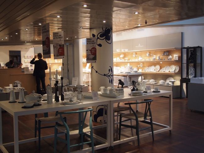 ロイヤルコペンハーゲンも。<br />お値段そんなにかわいくない(>_<)