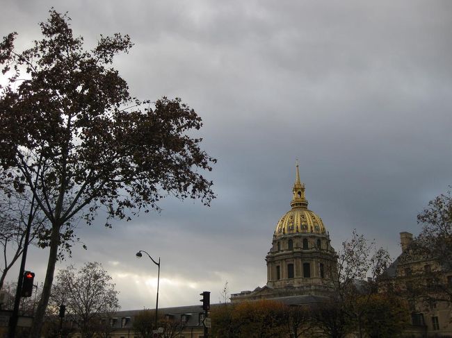 さほど遠くない距離なので、プティパレまで歩いていきます。