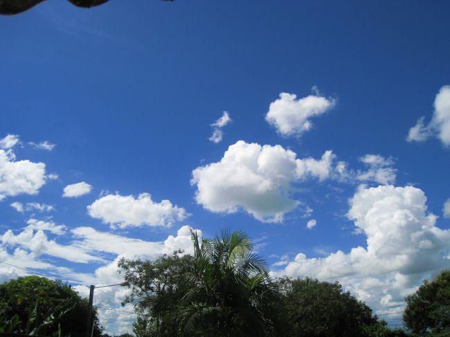 空の青さが日本と全然ちがう♪