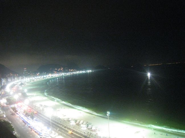 夜のコパカバーナビーチ。<br />本当にキレイ！