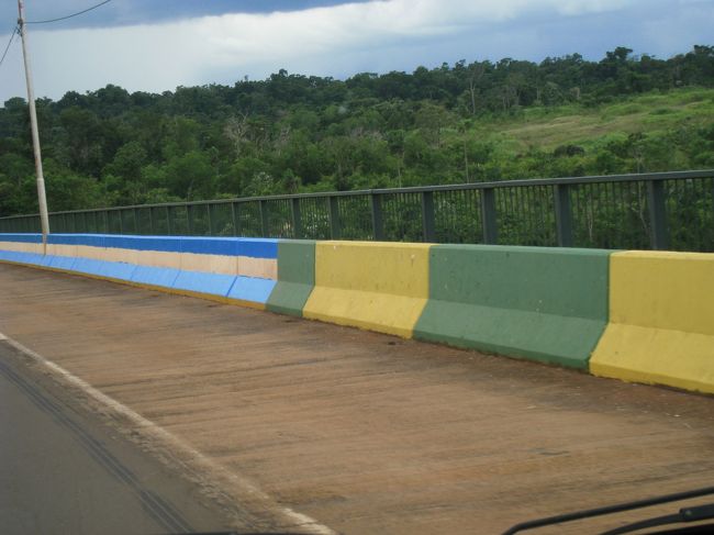 分かりやすい国境（笑）<br />色が変わってるー