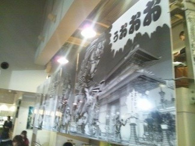 店内にはアニメの原画が大きなパネルになって飾られている。<br />映画にあるシーンなので雰囲気に合っている。