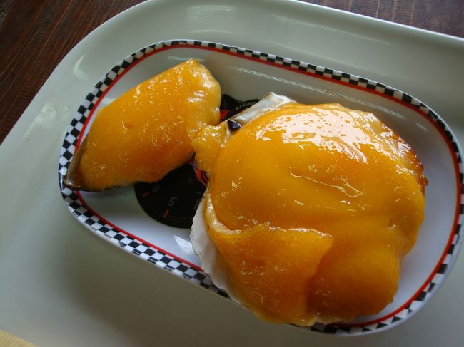 ホタテに、ムール貝のウニソース焼き<br /><br /><br />ん〜〜<br />マヨネーズの味が・・・貝は何処？ホタテはかろうじてあった・・・<br />ソース多すぎ