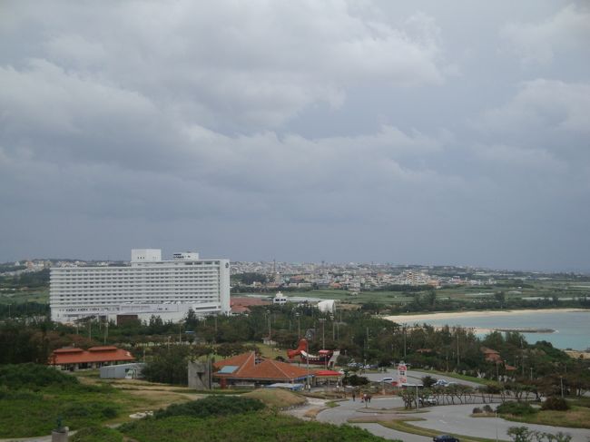 灯台。。<br />登ってみました。。<br /><br /><br />階段がきつい・・・最上階の展望デッキ？は、強風で、立っているのがやっとです。。<br />旦那様に、助けられ、写真も撮ります<br /><br /><br />あれに見えるは、本当は泊まりたかったホテル。。。