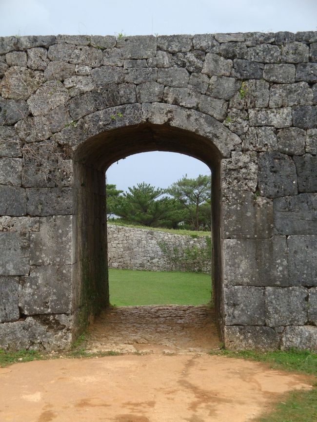 作りは、今帰仁城跡に似てるけど、積んである石の形状が全く違う