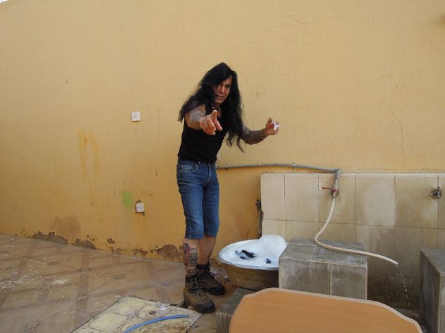 NZのマオリ族。日本の毎日新聞で英文コラムを書いていたとか。エチオピアから入ってきた。写真撮影は本当に気をつけろとアドバイスしてくれた。橋からのサンセットは最高だぜと言っていた。