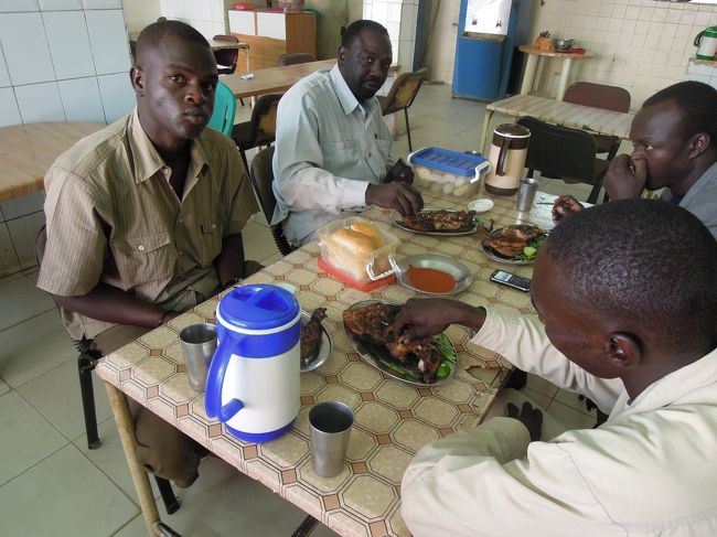 食事はナイル川の魚や地鶏が美味しい