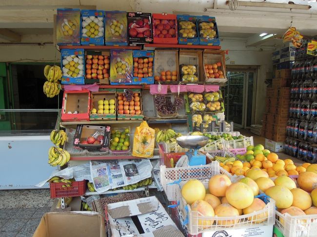 グレープフルーツは無農薬、水分多く安い。1個2ポンド