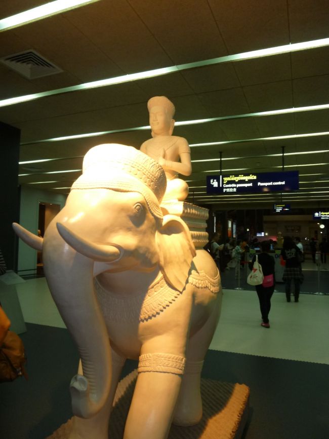 入国にあたり、9月より指紋採取が始まりました。<br />機械の調子が悪く、採取されてない人もいました。