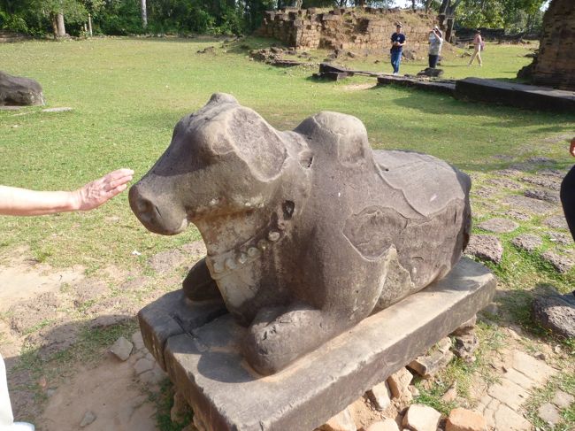 ナンディン像：聖なる牛