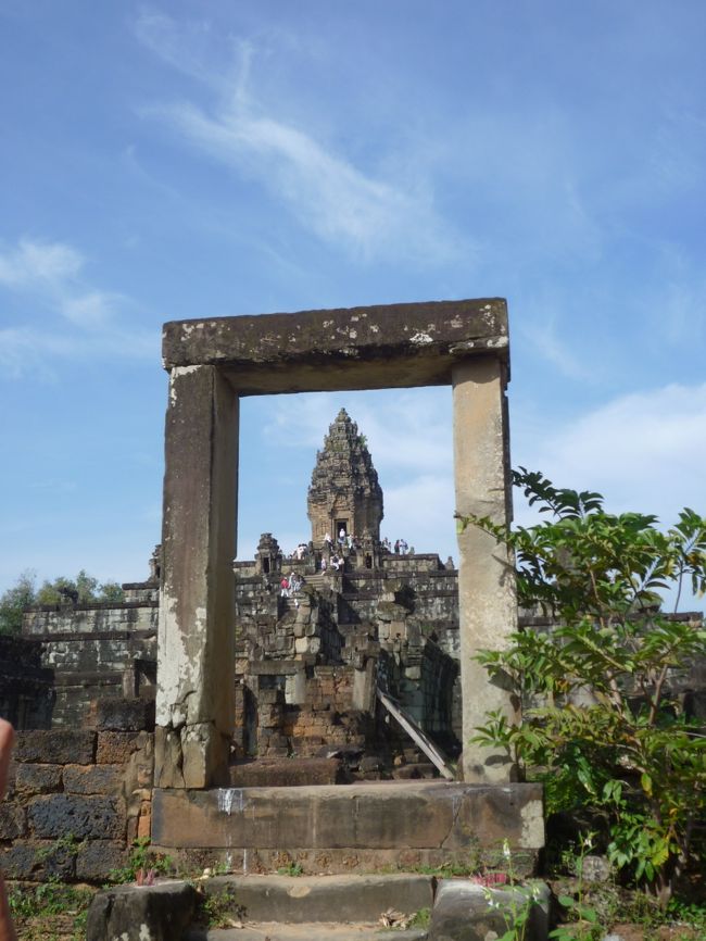 最初のピラミッド式寺院<br />