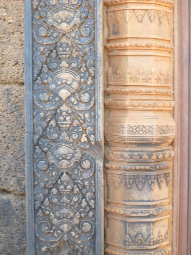 柱にも細かい模様