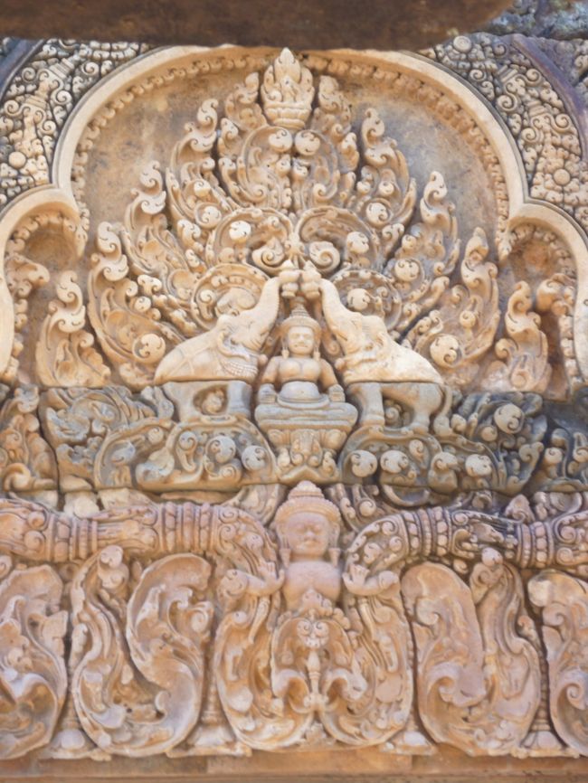 ヴィシュヌ神の妻、ラクシュミー(中央）<br /><br />