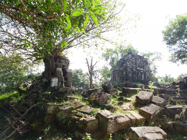 チャウ・スレイ・ヴィヴォル<br />丘の上に建つ寺院<br />