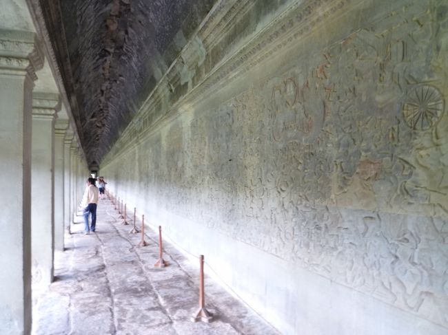 回廊のレリーフ