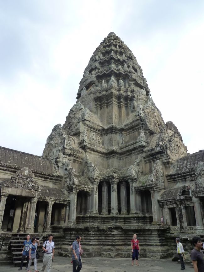 中央塔<br />須弥山を模しているそうです