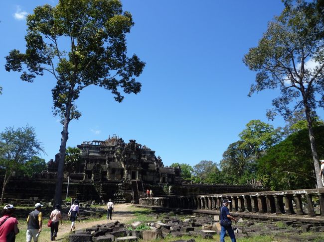 バプーオン：隠し子の意味<br />右側は空中参道