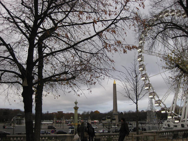 オランジュリー美術館前からのコンコルド広場。