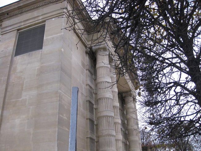 5分も待たずに中に入れました。一般の方はまだまだ時間がかかるようです。<br />入るときに、こちらもセキュリティチェックがありました。<br />問題なく通過。<br />ここでも、お兄さんに「こんにちは〜」と言われました。<br />日本人はやっぱり多いんですね。