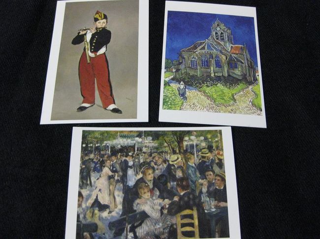 オルセー美術館も撮影禁止のため、写真はありません。<br />ここでの目的は「ゴッホの自画像」「ミレーの落ち穂拾い」「ルノワールのムーラン・ド・ラ・ギャレット」でした。<br />時間がないのはわかっていたので、かなり絞ったのですが…やはり広いですね。<br />ゴッホとミレーは見れましたが、ルノワールは見つけられませんでした…。<br />あまりにも時間が足りなかったです…。<br />17時ちょっとすぎくらいに、もうすぐ閉館ですのアナウンスが流れました。<br />ショップで絵葉書を購入して、出ます。<br />次回リベンジ決定。<br />ここからRERのC線に乗って、ノートルダム大聖堂へ移動します。<br /><br />買った絵葉書。<br />1枚1.1ユーロ×3。