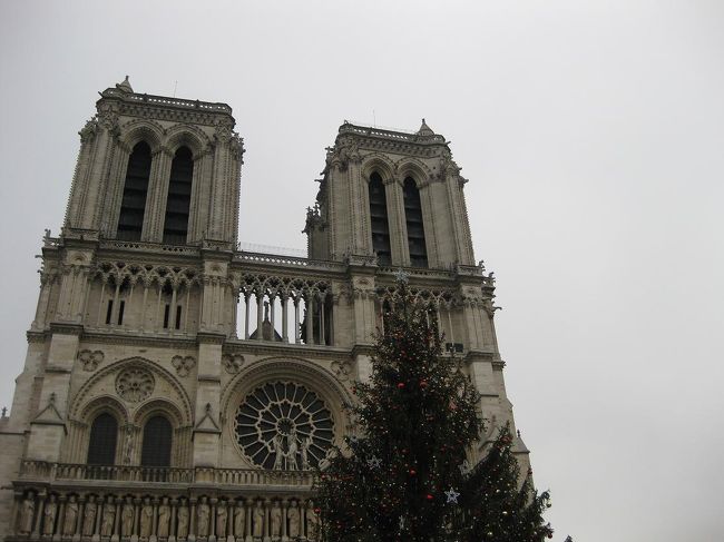 もう一度ノートルダム大聖堂へ行き、お隣のサン･ルイ島もちょっと散策。