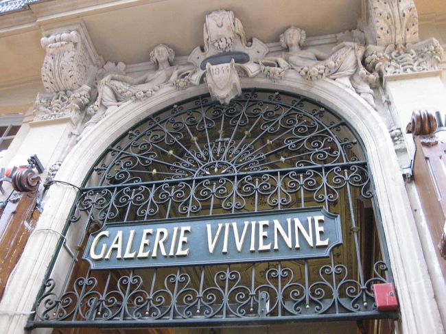 バスで移動し、パサージュ「ギャルリー・ヴィヴィエンヌ」を見学＆買い物。