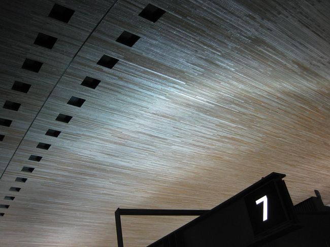 夜、CDG空港から日本へ発ちました。<br />そんな、パリ最終日です。