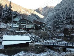 ようやく地獄谷温泉が見えてきました。