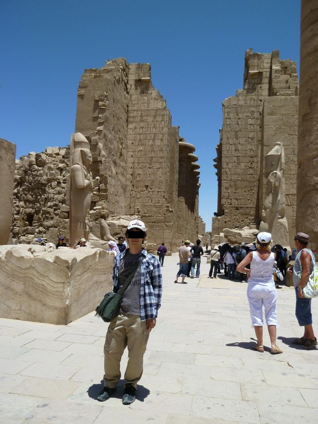 第1中庭から第2塔門を望む。